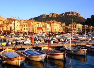 Yachtcharter Cote d`Azur: Cassis ist ein malerisches, kleines Städtchen 